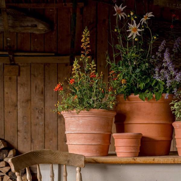 Florentine Round Pot Planter - Terracotta