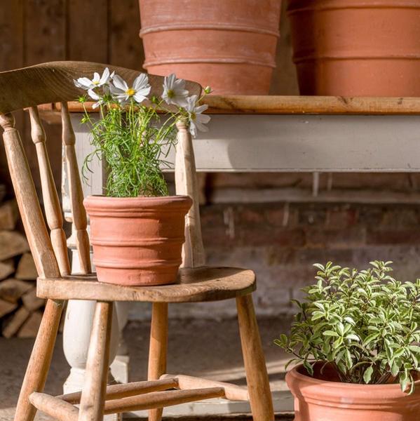 Florentine Round Pot Planter - Terracotta